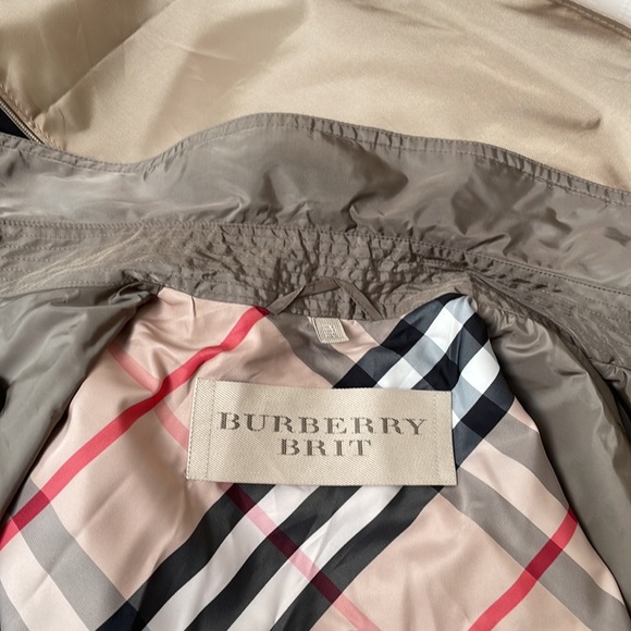 Burberry short trench jacket size US 6 - Picture 11 of 14